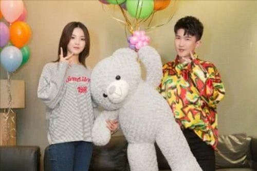 娱乐圈吃瓜素材背景图片,揭秘吃瓜素材背后的真相